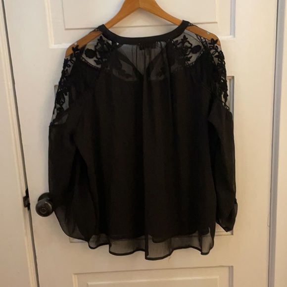 Hayden Los Angeles Sheer Top // Floral Detail - Picture 2 of 4